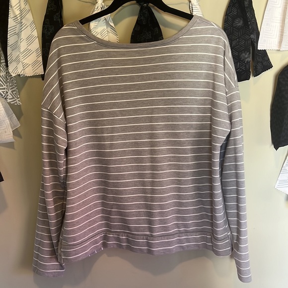 Comfy crew neck (semi- cropped) - Picture 3 of 3